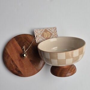 Mocha Checkered  Stoneware Serving Bowl with  Wooden with Lid
